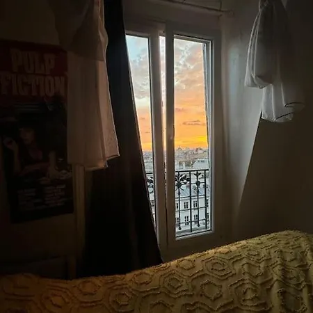 Lägenhet Sous Le Toits De Paris